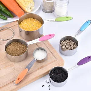 Set di misurini in acciaio inossidabile con manici in silicone colorati per cucina