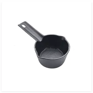 Cazo pequeño de hierro fundido duradero con mango largo y picos para barbacoas