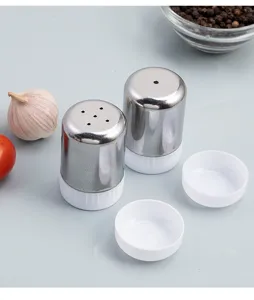 Saupoudroir poivre en acier inoxydable cuisine bouteille épicerie barbecue détail.