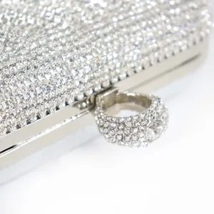 Silberne Strass Clutch Tasche mit Kristallring Griff elegante Abendtasche für Damen Party
