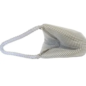 Bolso de noche elegante con cuentas de aluminio plateadas y cierre de cremallera