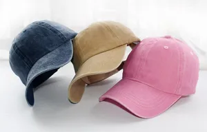 Retro washed cotton baseball cap for men and women, casual solid color dad hat for daily wear.