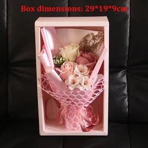 Rosa Seifenblumenstrauß Geschenkbox mit Rosen und Nelken als Valentinstagsgeschenk