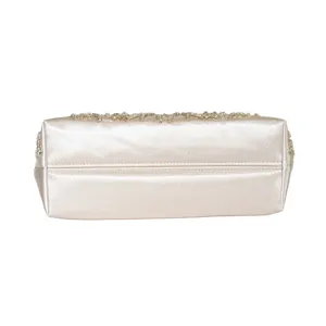 Elegante champagnerfarbene Abend-Clutch aus Satin mit aufwendiger goldener Perlenstickerei