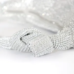 Elegante borsa da sera con strass argento e dettaglio nodo fatto a mano unico