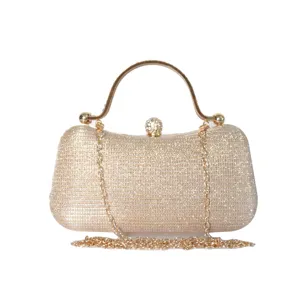 Elegante pochette da sera glitter oro con manico in metallo e chiusura di diamante