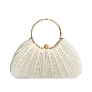Elegante plissierte Abendtasche mit goldenem Ringgriff weiße Satin Handtasche Damen