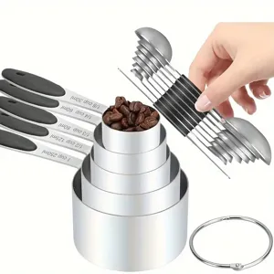 Edelstahl Messlöffel und Messbecher Set mit Silikongriffen zum Backen und Kaffeemessen.
