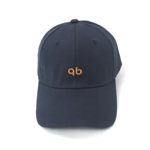 Stijlvolle donkerblauwe honkbalpet met borduursel, perfect voor dagelijks casual gebruik.