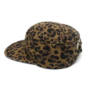 Leopardenmuster Flat Brim Kappe mit Seitenstickerei, lässiger Streetwear Hut für Damen und Herren.