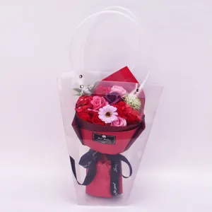 Elegant boeket van 11 zeeprozen in een transparante PVC geschenktas voor Valentijnsdag geschenk