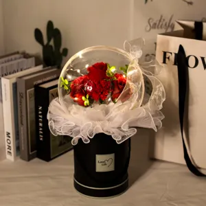Bouquet de roses rouges en savon dans une boule acrylique LED, cadeau de Saint-Valentin