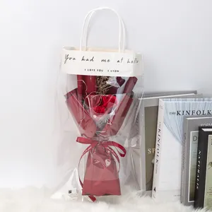 Vista detallada del ramo de 3 rosas de jabón con luces LED en una bolsa de regalo