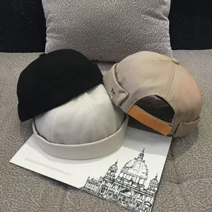 Unisex retro docker cap for spring and summer, casual solid color roll cuff street skull cap.