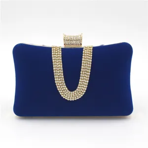 Elegante borsa da sera in velluto blu con manico a catena in strass a U e chiusura in metallo.