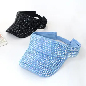 Eleganti visiere parasole estive da donna con decorazioni in strass colorati, alla moda.