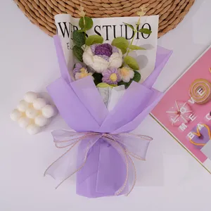 Handgemaakte gehaakte bloemenboeket paarse roos cadeautje voor Valentijnsdag decor