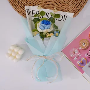 Handgemaakte gehaakte rozen bloemenboeket blauw gebreid bloemig cadeau voor Valentijn