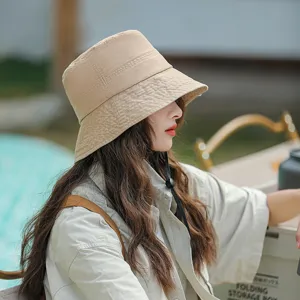 Khaki Eimerhut Detailaufnahme, lässiger einfarbiger Baumwoll Fischerhut für Damen Outdoor Stil.