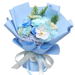 Ramo de flores de jabón azul con rosas y claveles para regalo de San Valentín