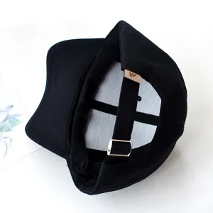 Classic minimalist unisex black baseball cap featuring adjustable metal buckle strap