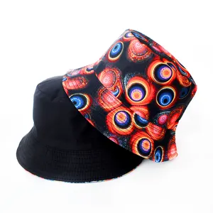 Chapeau bob réversible avec imprimé numérique abstrait et côté noir, protection solaire.