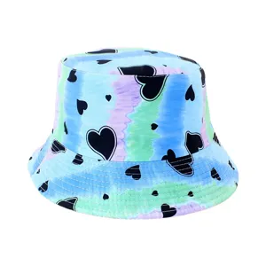Bunte Batik Fischerhut mit süßen Herzen und Cartoon-Mustern für Streetwear Sonnenschutz.