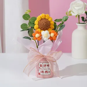 Handgemaakte gehaakte zonnebloem boeket in roze emmer voor lerarendag cadeau tafel decoratie