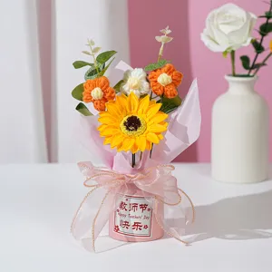 Handgemaakte gehaakte zonnebloem boeket cadeaubox met pluisbloemen voor lerarendag.