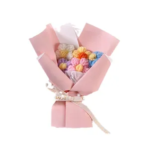 Ramo de flores de ganchillo hecho a mano en papel rosa, lindo regalo para los profesores.