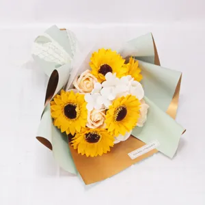 Ramo artesanal de flores de jabón de girasol y rosa para graduación y día del maestro