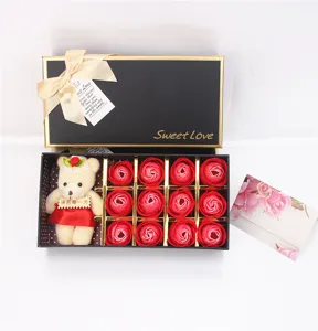 Elegante 12-delige rode zeeproos geschenkdoos met schattige teddybeer