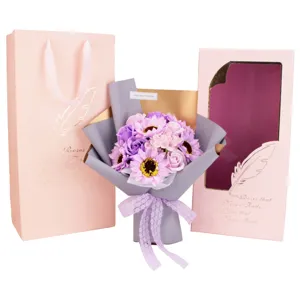 Ramo de flores de jabón violetas con elegante bolsa de regalo rosa y caja de exhibición