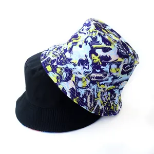 Bob réversible pour hommes et femmes, imprimé abstrait tendance et design noir uni classique.