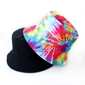 Chapeau bob réversible tie-dye, design coloré et noir élégant, parfait chapeau de soleil.