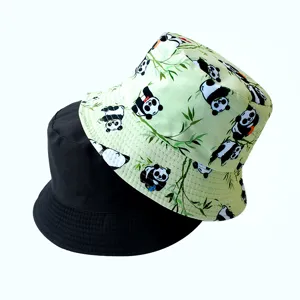 Chapeau bob réversible avec motif panda bambou mignon et côté noir uni pour le plein air.