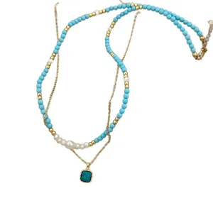 Elegante collana a due strati con perle d'acqua dolce, perle turchesi e ciondolo quadrato
