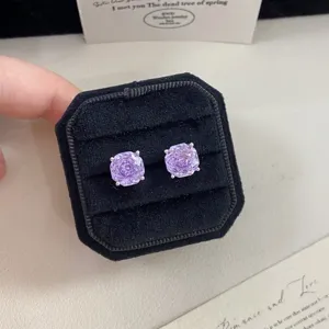 Orecchini a perno in zircone viola taglio rosa in confezione regalo nera