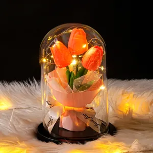 Vista detallada de lámpara de cúpula de vidrio de tulipán con luces LED en piel sintética blanca
