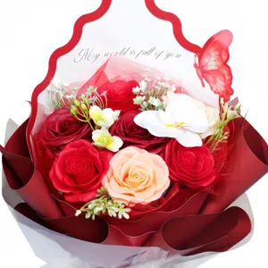 Kunstmatige zeeproos bloemenboeket met vlinderkaart, perfect cadeautje voor Valentijnsdag.