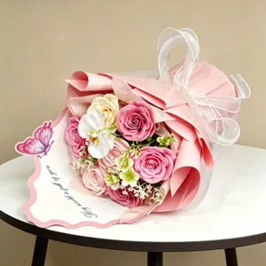Kunstmatige zeeproos bloemenboeket met vlinderontwerp, perfect cadeau voor Valentijnsdag.