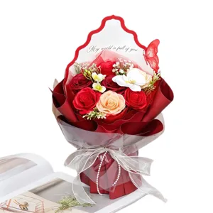 Kunstmatig zeep rozen boeket met vlinderkaart romantisch cadeau voor Valentijn
