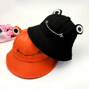 Cute frog bucket hat for women, funny cartoon embroidery sun protection summer casual cap.
