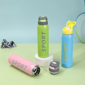 Dettaglio di borracce sportive colorate in acciaio inox 304 con cannuccia pop-up