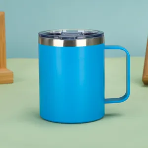 Dettaglio di una tazza termica blu da 14oz in acciaio inossidabile con manico