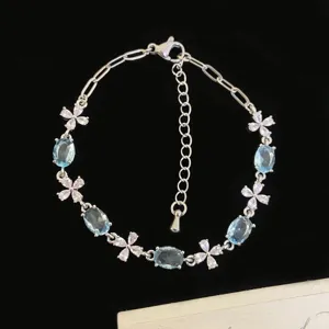 Bracelet fleur en zircon bleu clair scintillant avec chaîne réglable en argent élégante