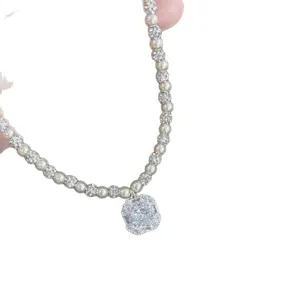 Elegante collana di perle con ciondolo in cristallo quadrato e perle di strass