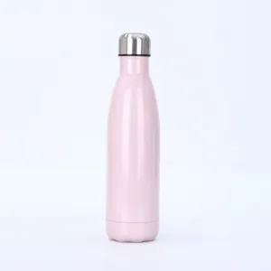 Rosa isolierte Trinkflasche aus edelstahl detailansicht, glatte oberfläche und silberner deckel.