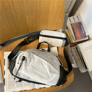 Funktionales Outdoor-Gürteltaschen-Set mit kleinem Beutel in Lifestyle-Szene