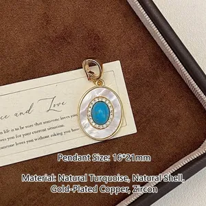 Pendentif ovale vintage exquis avec turquoise naturelle et nacre sur finition dorée